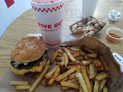 Five Guys, Saint Joseph