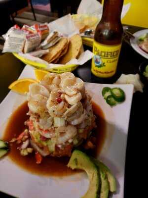 Mariscos Los Plebes, Fontana