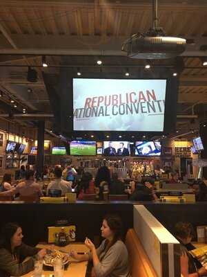 Buffalo Wild Wings, Royal Oak