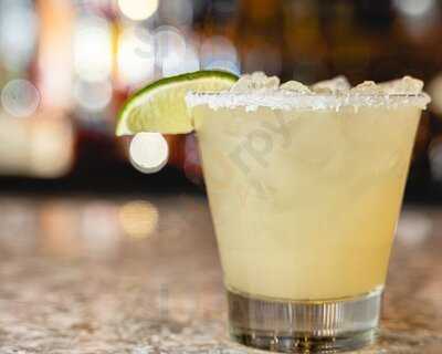 Jefes: A Betta Bar And Grille