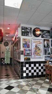 Mel's Diner, Tracy