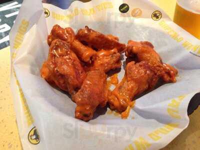 Buffalo Wild Wings, Manchester