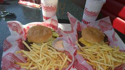 Freddy's Frozen Custard & Steakburgers, Saint Peters