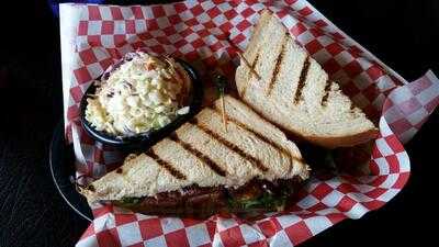 Hole In The Wall BBQ, Springfield