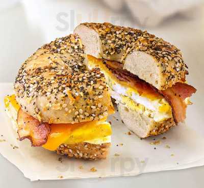 Bruegger's Bagels, Matthews