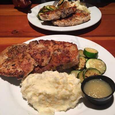 Grunions Sports Bar & Grill, Manhattan Beach