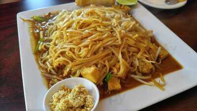 Mee's Authentic Thai Cuisine