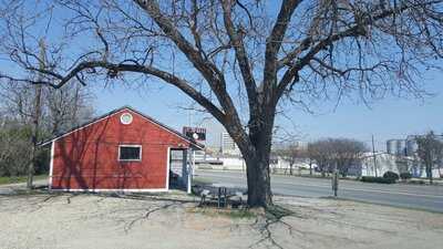 Pit Stop Barbecue, Temple