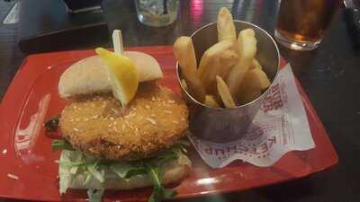 Red Robin America's Gourmet Burgers and Spirits