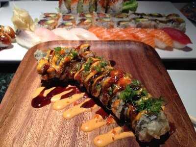 East Moon Asian Bistro & Sushi