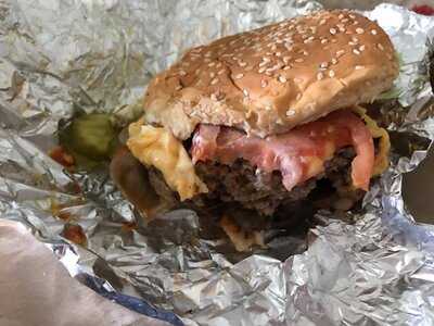 Five Guys, Wayne