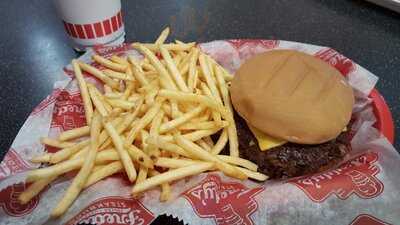 Freddy's Famous Custard & Steakburgers, Hoover