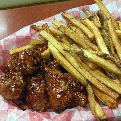 Lily's Wings, Burgers & Things, Saint Cloud