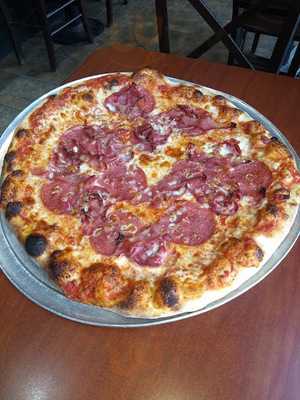 Walnut Place Roast Beef and Pizza, Peabody