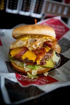 Reggie's Burgers, Dogs & Fries