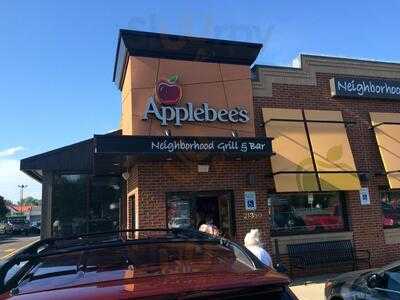 Applebee's, Taylor