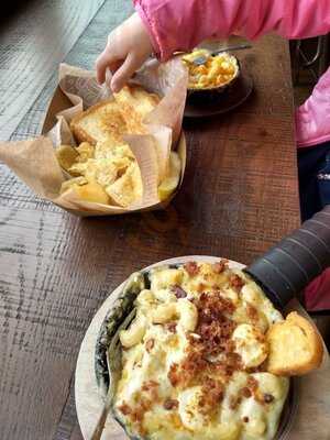 MACS - Macaroni And Cheese Shop, Brookfield