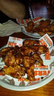 Hooters, Brookfield