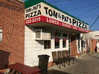 Tom's & Pat's Pizzeria, West Haven