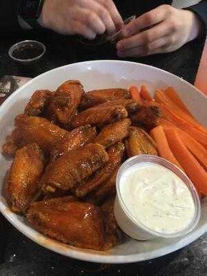 Alondra Hot Wings