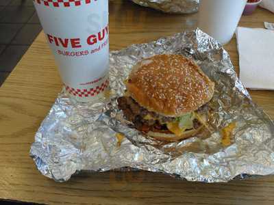 Five Guys, Berwyn