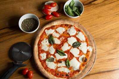 Calabria Brick-Oven Pizzeria, Mount Juliet