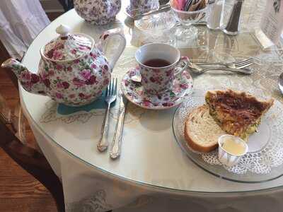 Miss Hickory's Tea Room, Strongsville