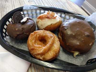 Paradise Donuts, Staunton