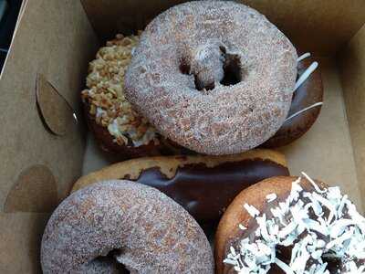 D & L Donuts, Staunton