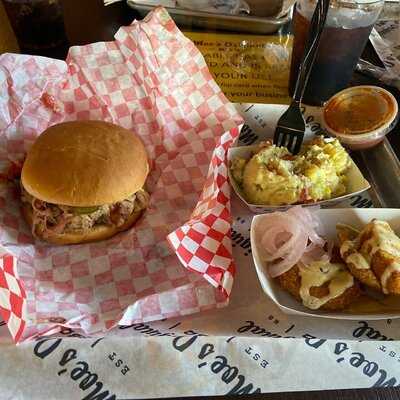 Moe's Original BBQ, Starkville