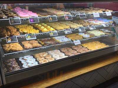 Icon Donuts & Sweetery, Cedar Falls