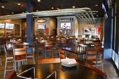 Boombozz Pizza & Watch Bar