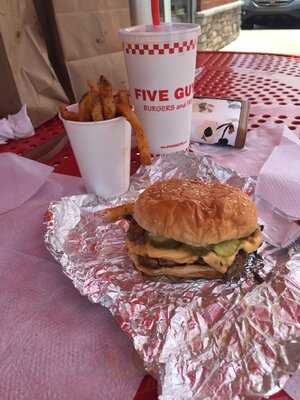 Five Guys, Lebanon