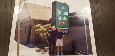 Round Table Pizza, Menlo Park