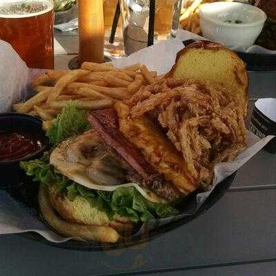 Brickhouse Craft Burgers & Brews