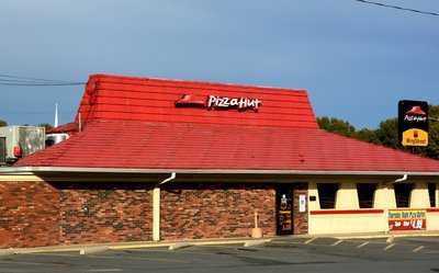 Pizza Hut / Wing Street