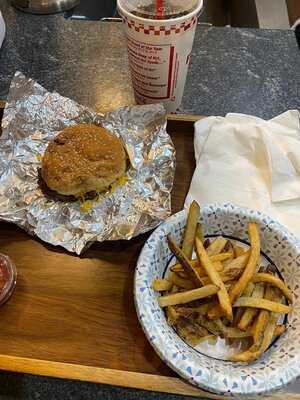 Five Guys, Flowood