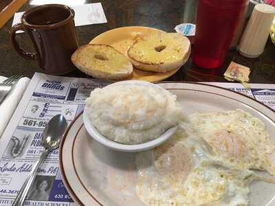 Hilary's Restaurant, Diner & Royal Deli