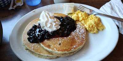 Jeb's Blueberry Hill, Tulare