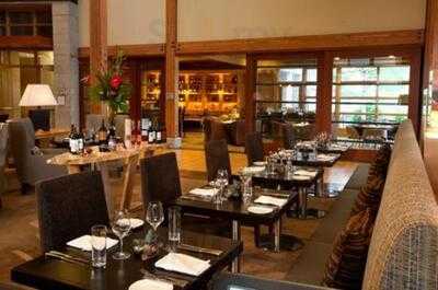 Copperleaf Restaurant & Bar at Cedarbrook Lodge, SeaTac