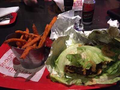 Red Robin Gourmet Burgers, Evans