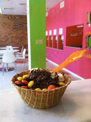 Top It Frozen Yogurt Bar, Auburn