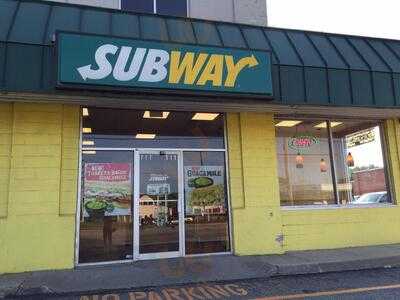 Subway, Auburn