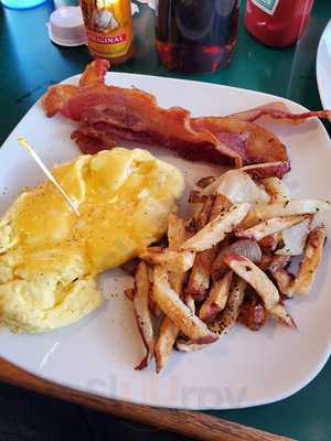 Benton's Family Restaurant, Benton