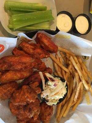 Buffalo Wild Wings, Hudson