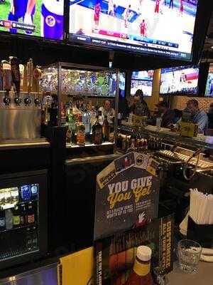 Buffalo Wild Wings Bar & Grill, Linden