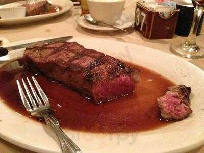 Tom's Steak House, Melrose Park