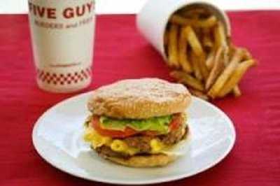 Five Guys, Arnold