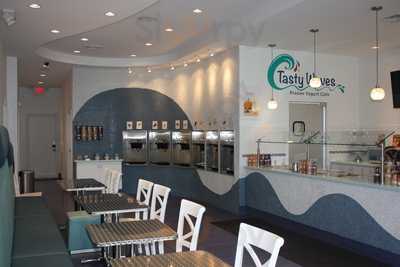 Tasty Waves Frozen Yogurt Cafe, New Milford