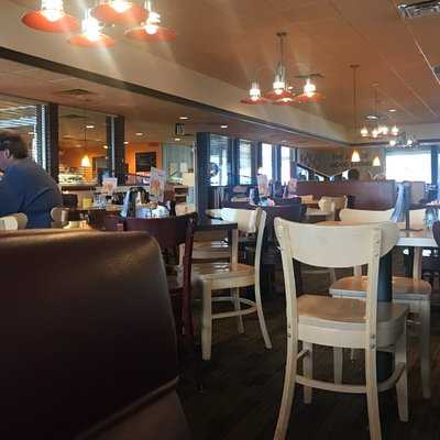 Village Inn, Bettendorf